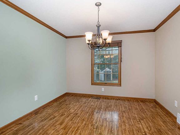 5th image of 2239 Mansfield Ave