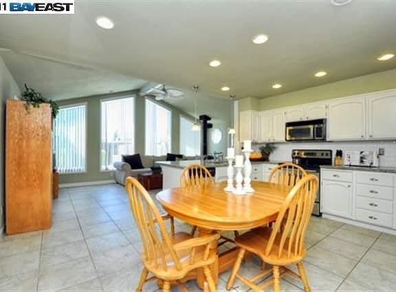 4th image of 1691 Darwin Ave