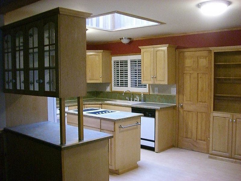 2nd image of 555 SE Bush St