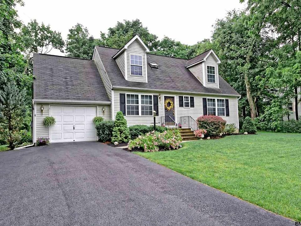1st image of 960 Birchwood Ln