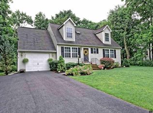 960 Birchwood Ln, Niskayuna, NY 12309