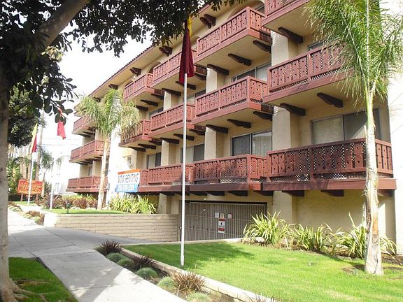 5th image of 3707 Garnet St
