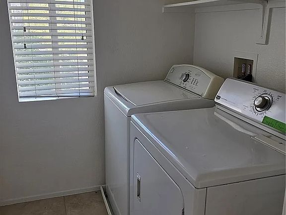 3rd image of 934 Maple Pines Ave