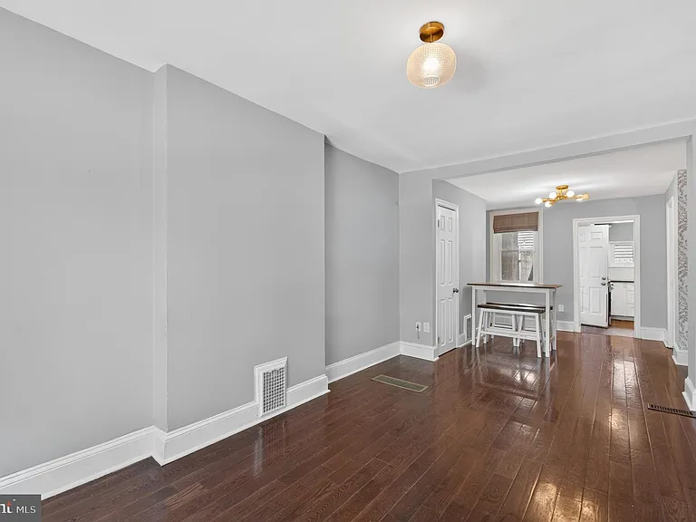 1705 Montrose St — Photo 9