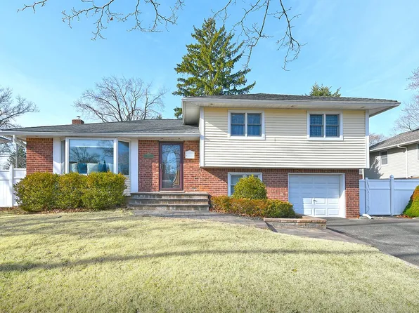 54 Cawfield Lane, Melville, NY 11747