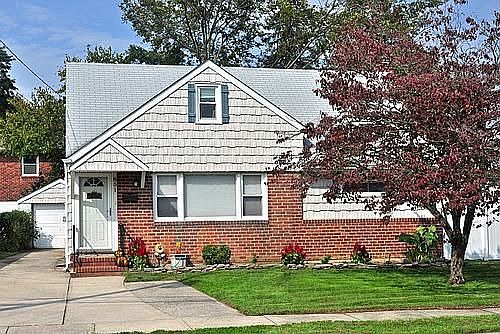 1st image of 851 Winthrop Dr