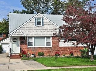 851 Winthrop Dr, East Meadow, NY 11554