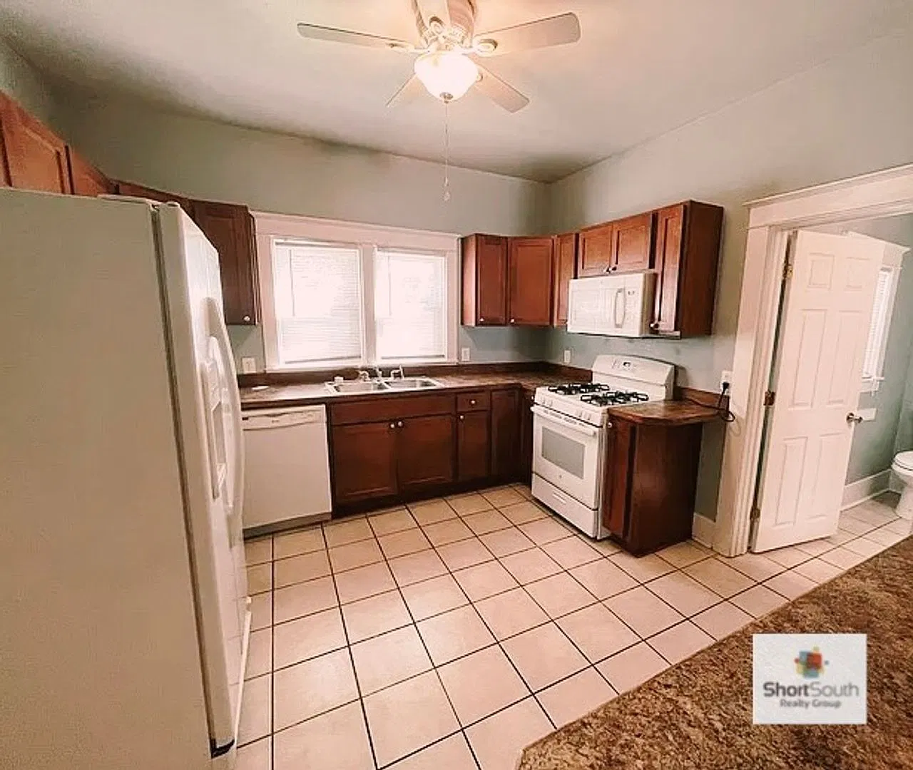 6 bed 2 bath Single Family Home — Photo 3