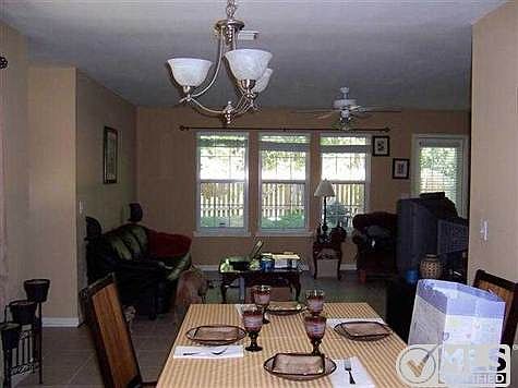 4th image of 3047 Camelliawood Cir E