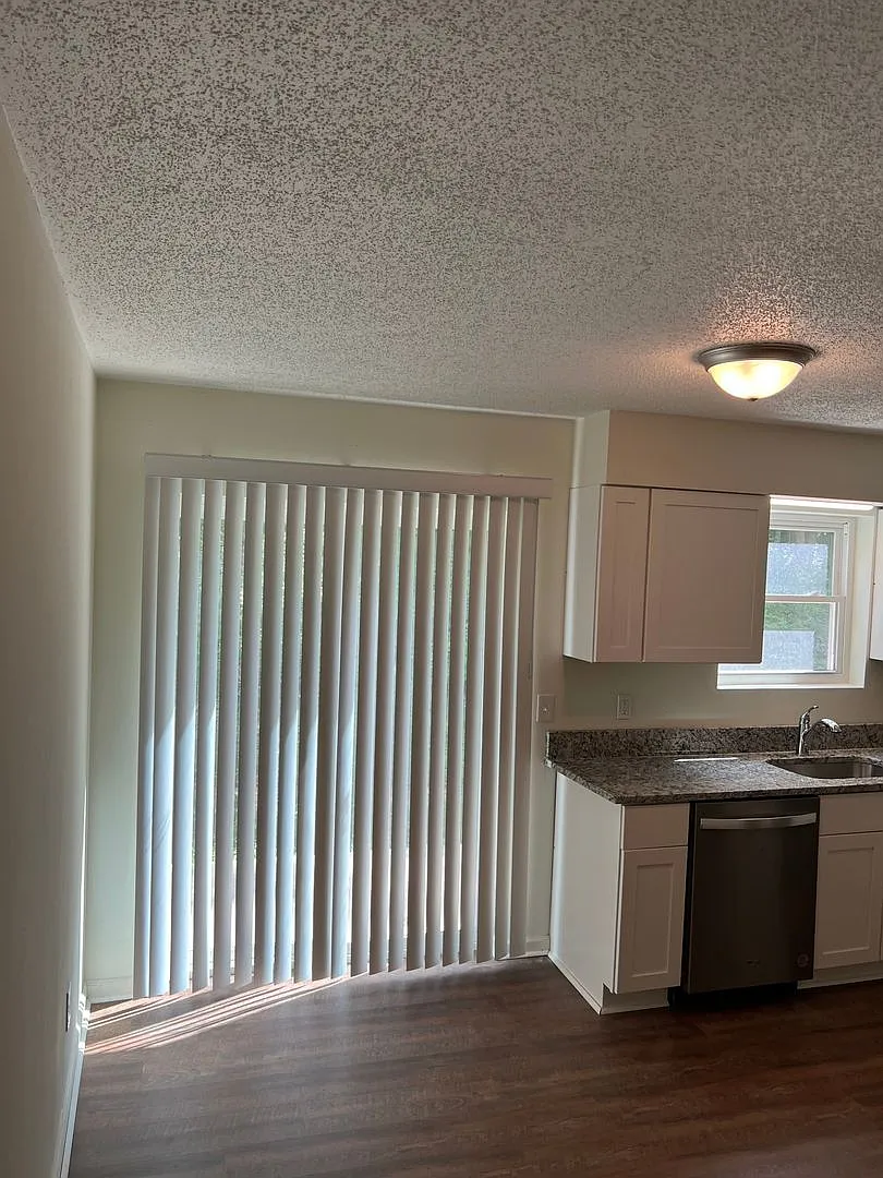 Rockingham Apartments — Photo 3