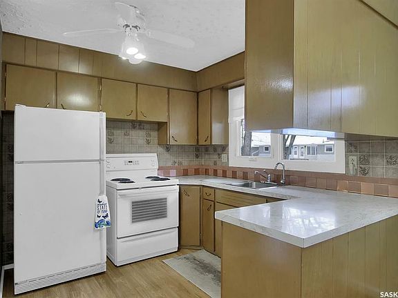 5th image of 227 Froom Cres