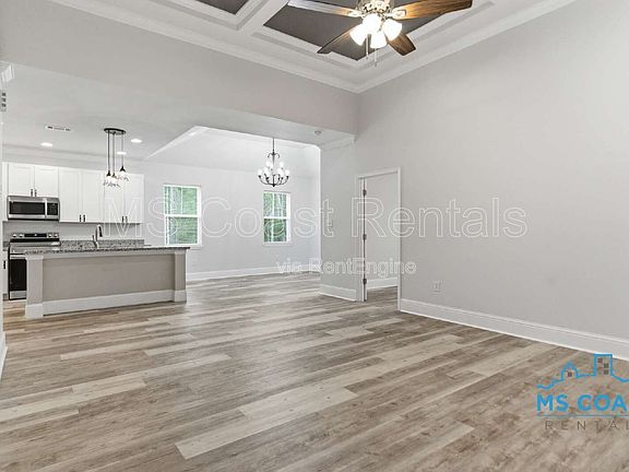 3rd image of 15334 Oak Creek Cv