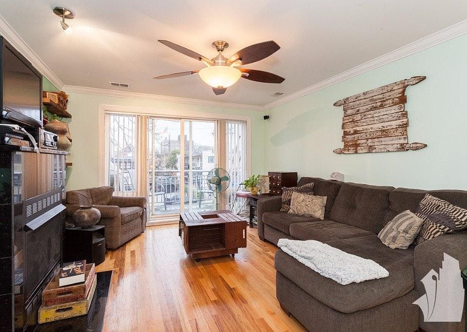 1st image of 1516 W Pratt Blvd