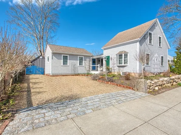 23 Mechanic St, Mattapoisett, MA 02739