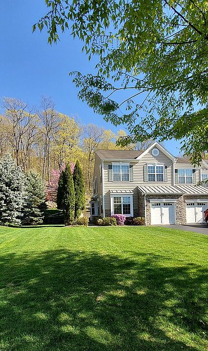 2nd image of 882 Huntington Dr