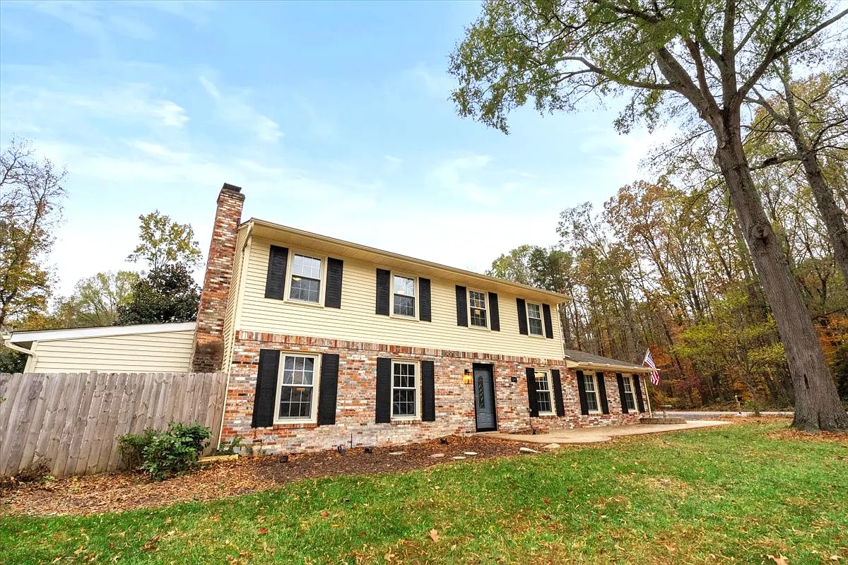 4 bed, $6,450 — Photo 2