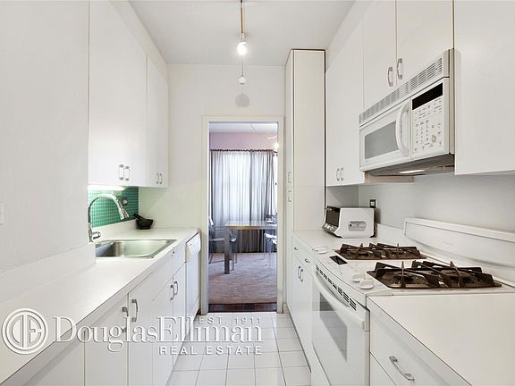4th image of 7 E 14th St APT 20O