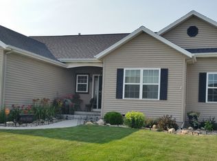 2214 Hallbrook St SW, Cedar Rapids, IA 52404