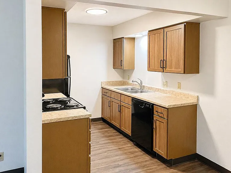 South Park Apartments — Photo 1