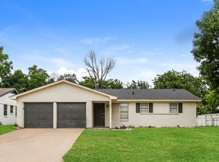 400 NW Douglas St, Burleson, TX 76028
