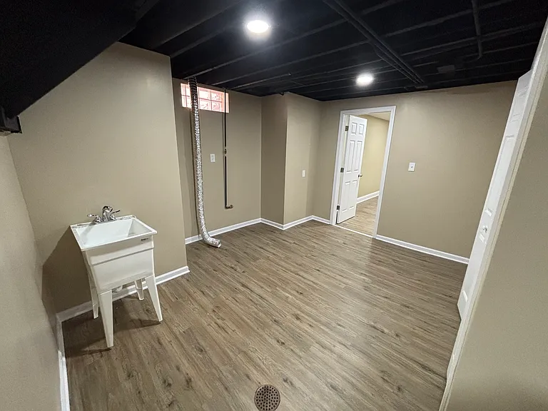 346 Richard Gordon Hatcher Blvd — Photo 16