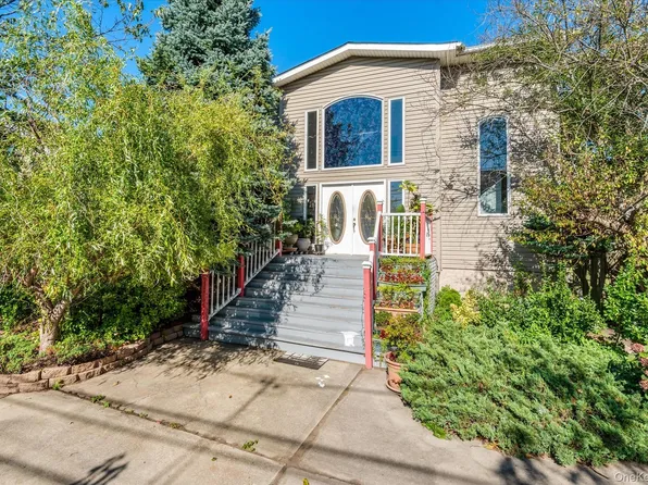 177 Sportsmans Avenue, Freeport, NY 11520