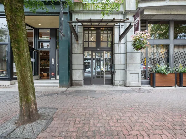 28 Powell St #301, Vancouver, BC V6A 1E7