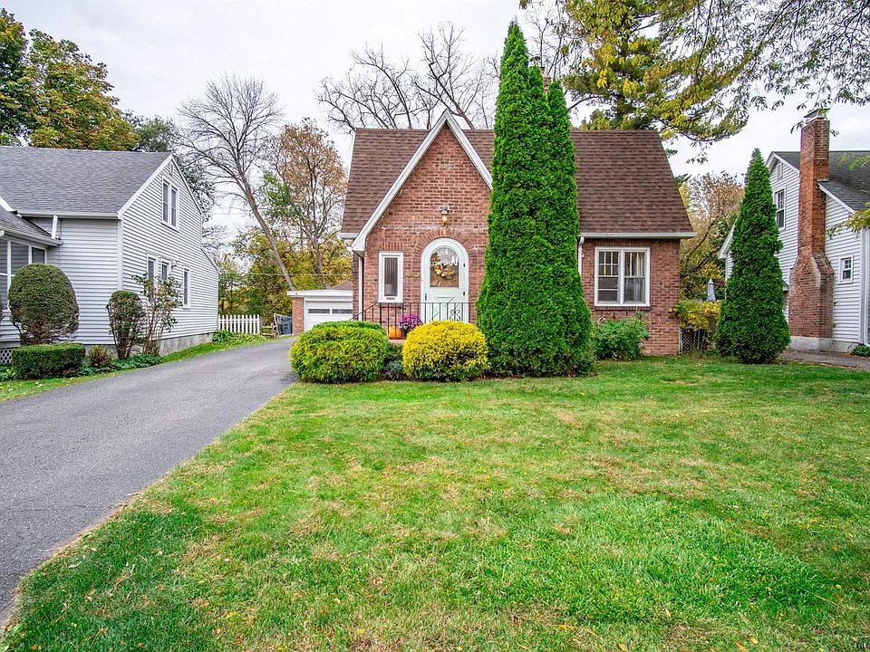 1st image of 55 Crescent Dr