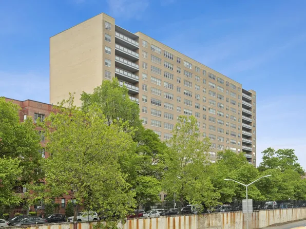 135 Ocean Parkway image 1 of 12