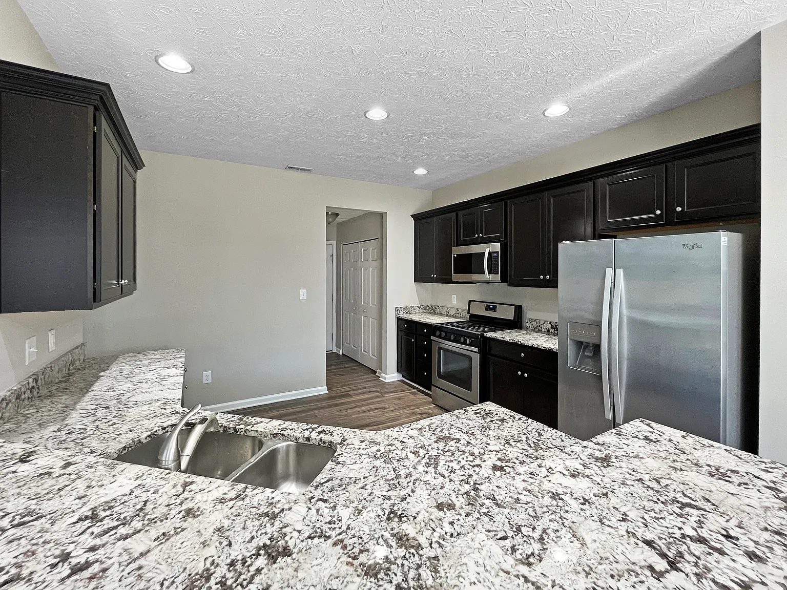 3 bed, 2.5 bath, 2130 sqft, $2,250 — Photo 4