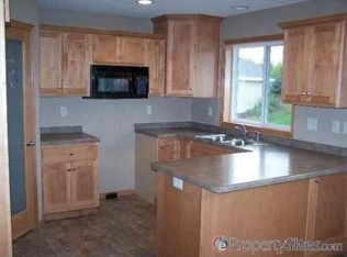 W1955 Finnigans Ridge Ln, Kaukauna, WI 54130