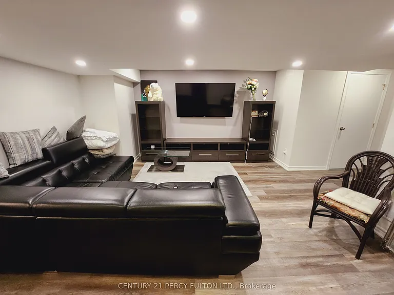 141 Rizal Ave — Photo 2