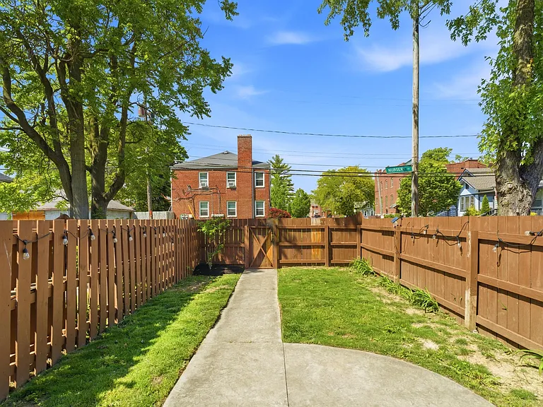 396 E Mithoff St — Photo 33