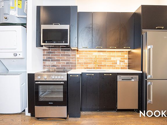 4th image of 101 Varet St #2D