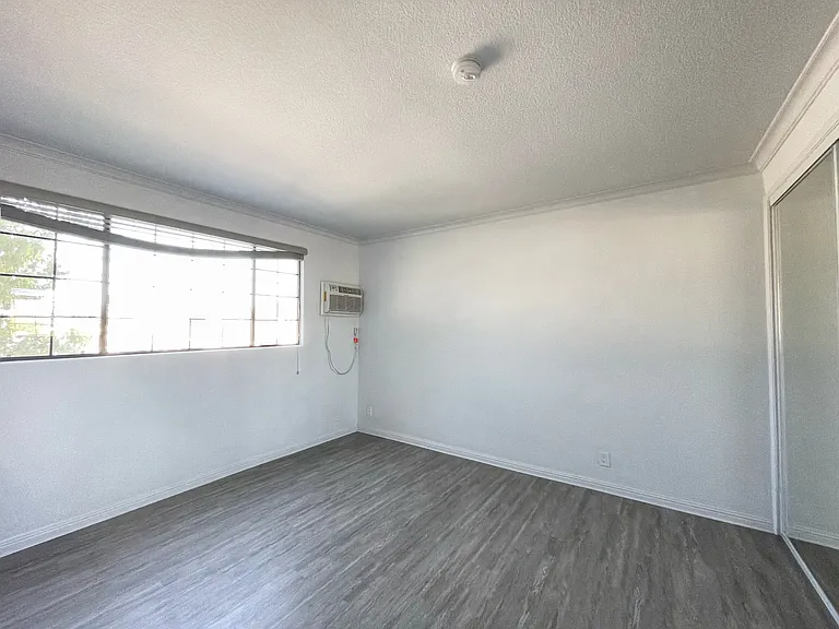 3815 McLaughlin Ave — Photo 25