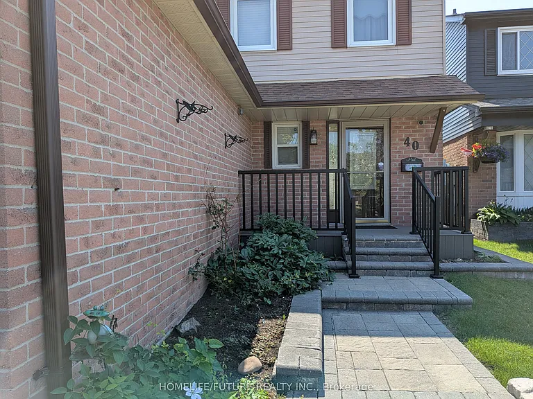 40 Longstaff Dr — Photo 2