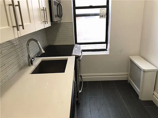 Rented by 18 REALTY | media 25