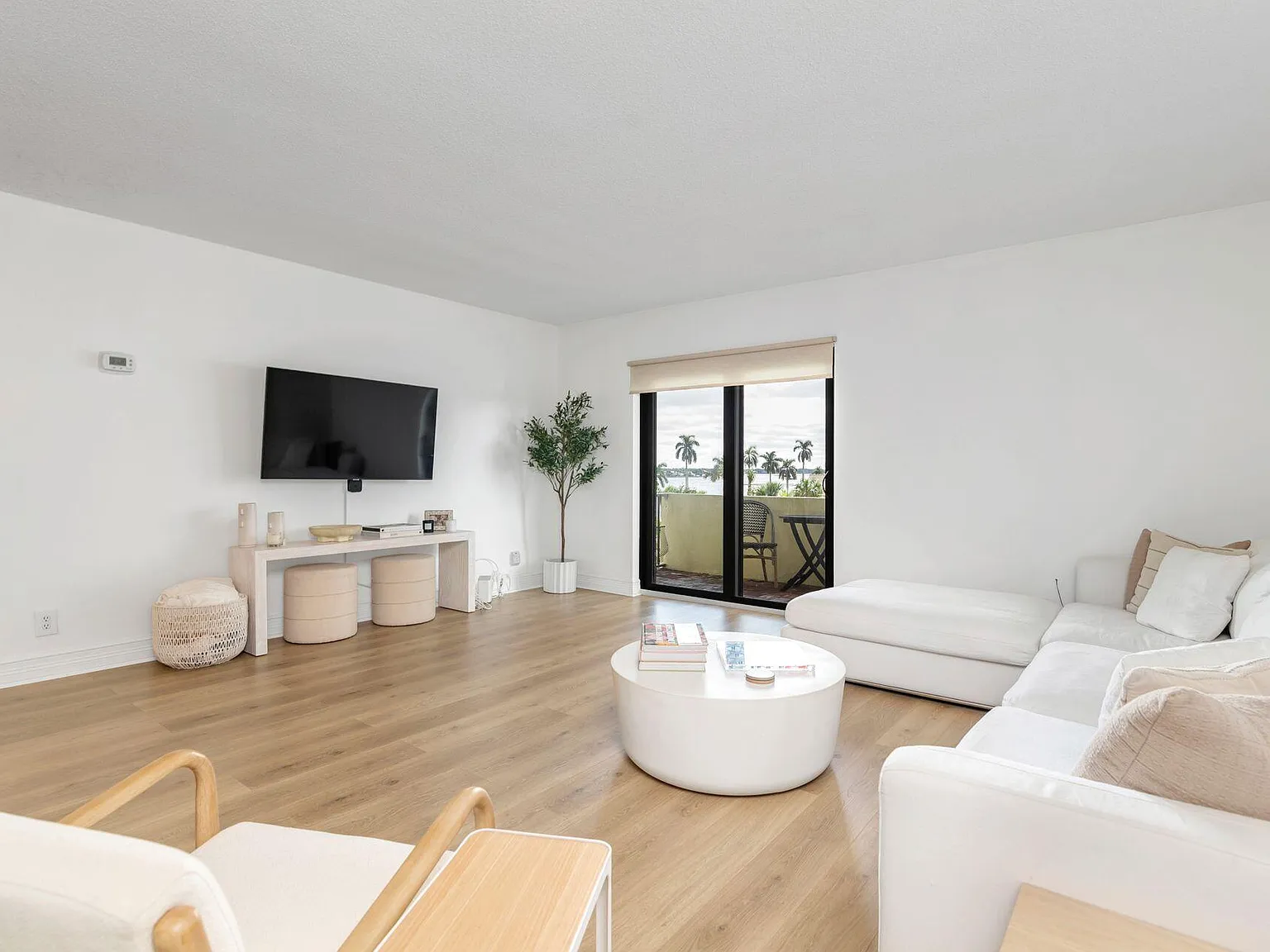 2 bed, 2.0 bath, 1115 sqft, $4,500 — Photo 4