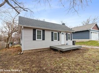 1539 E Pleasant View Dr, Des Moines, IA 50320