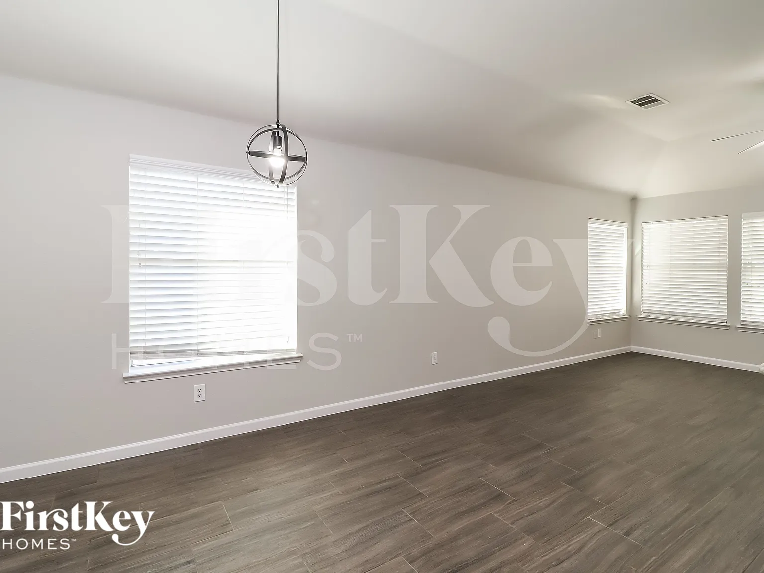 3 bed, 2.0 bath, 1819 sqft, $2,245 — Photo 3