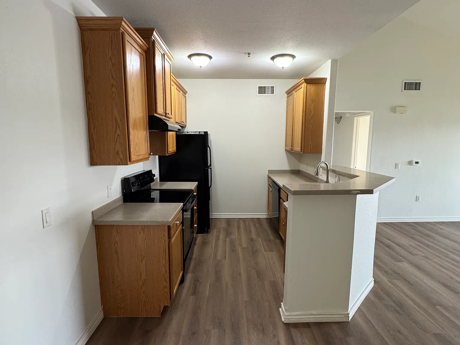 2 bed, 944 sqft, $1,850 — Photo 3