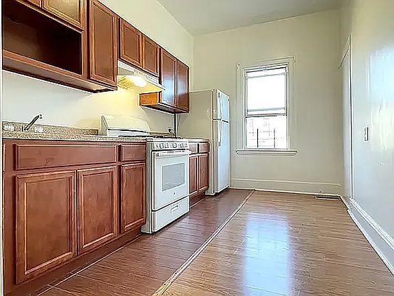 4th image of 1042 Halsey St Floor 2