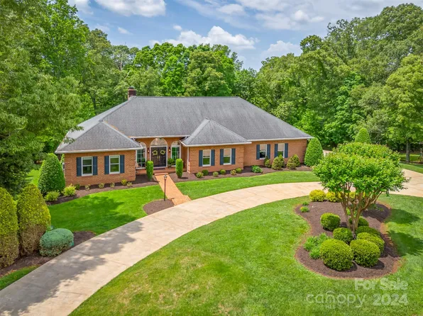 228 Brookridge Dr, Forest City, NC 28043