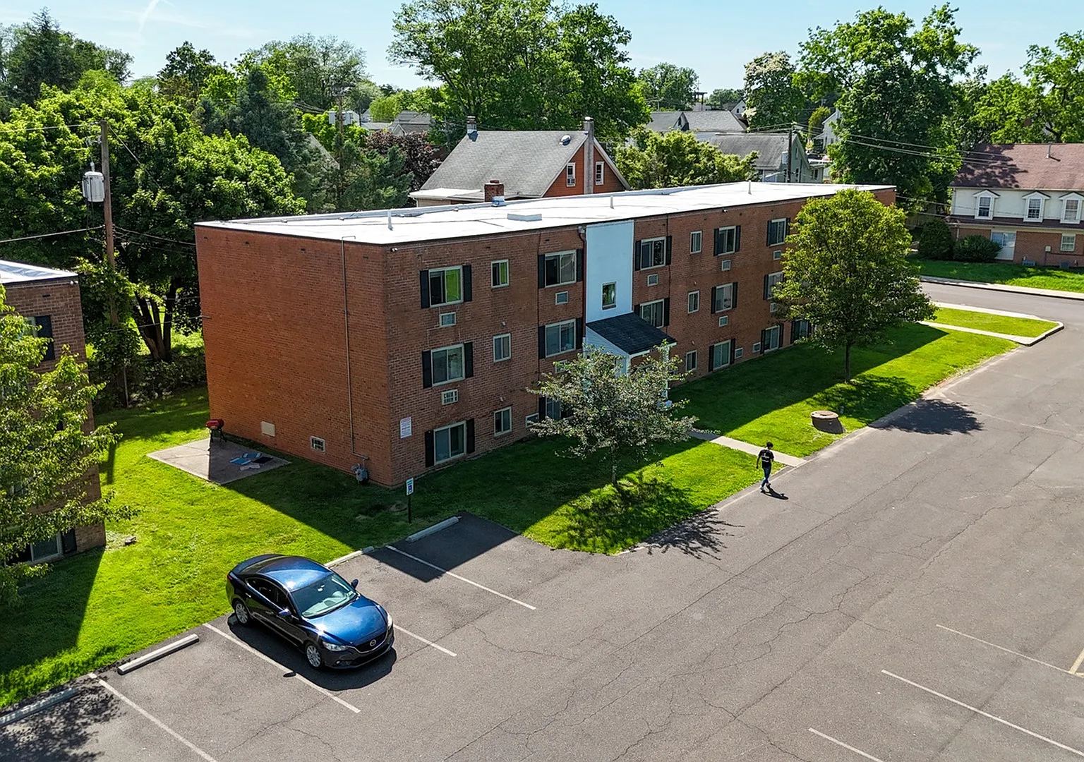 Meadowbrook Apartments — Photo 1
