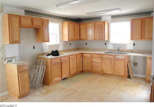 2nd image of 4 Maple Ridge Dr