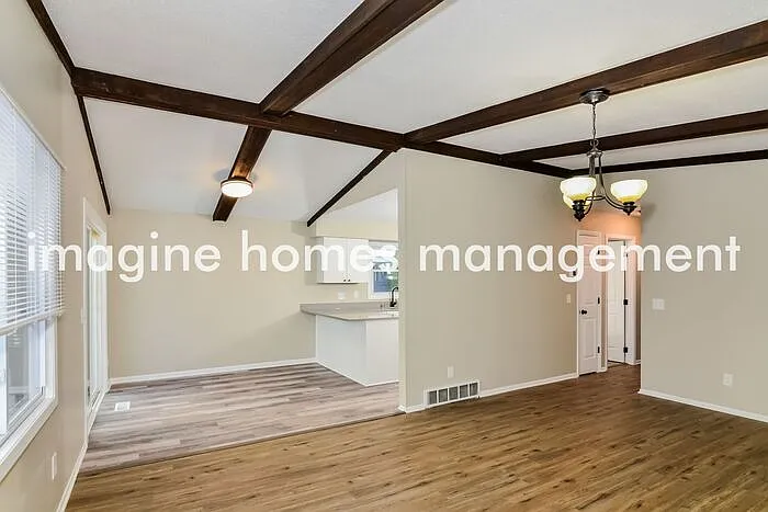 4 bed, 2.0 bath, 1896 sqft, $2,595 — Photo 4