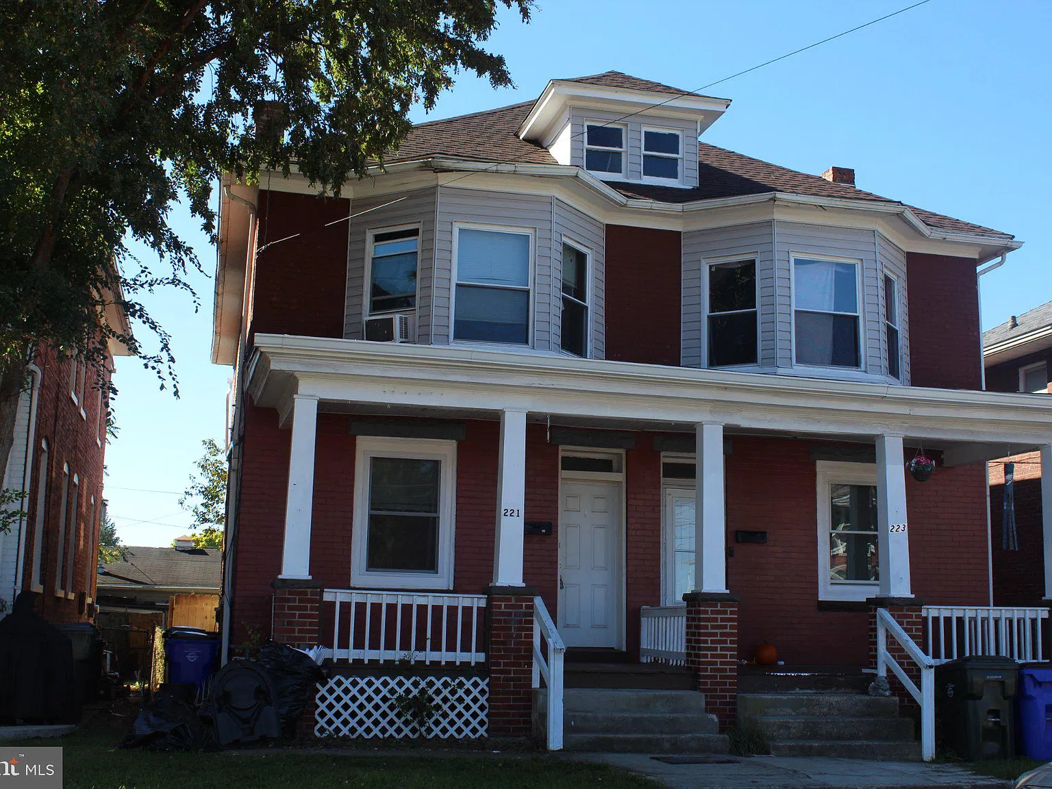 3 bed, 1.0 bath, 1236 sqft, $1,700 — Photo 2