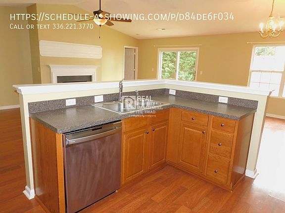 2nd image of 4 Blackhaw Ct
