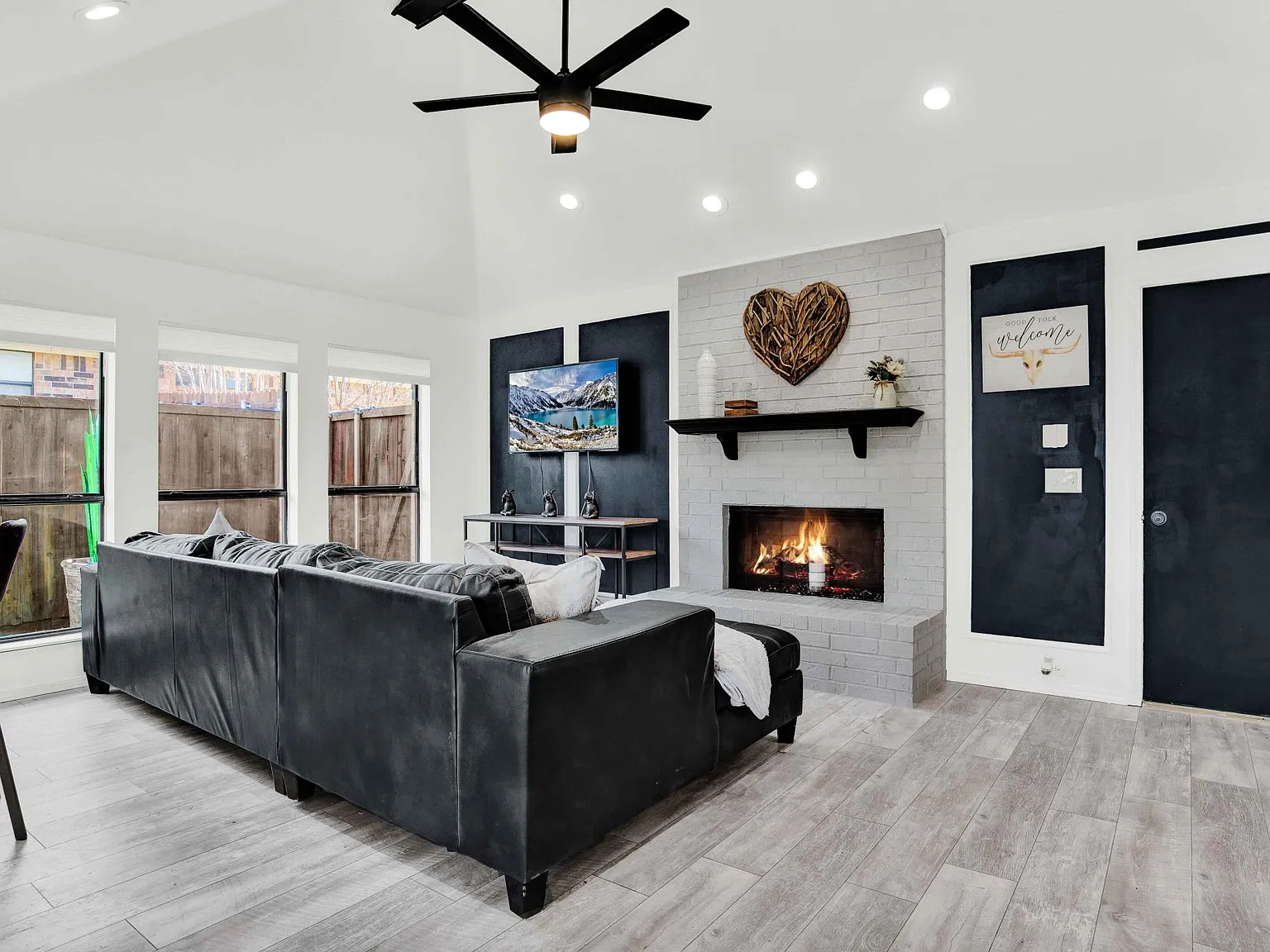 8060 Christie Dr — Photo 4