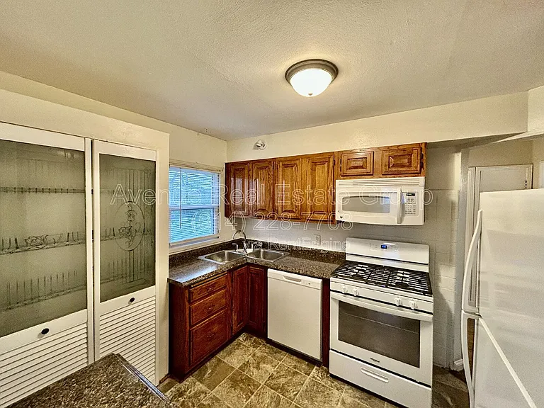 7105 Circleview Dr — Photo 7